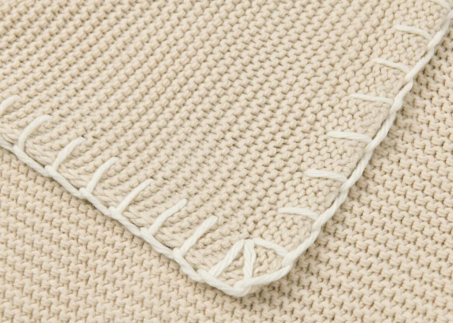 Chelsie Throw Sand/White
